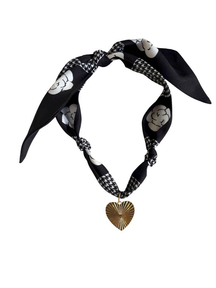 Colar Cachecol Camden com Pendente de Coração Dourado por atacado de Nora James jewelry