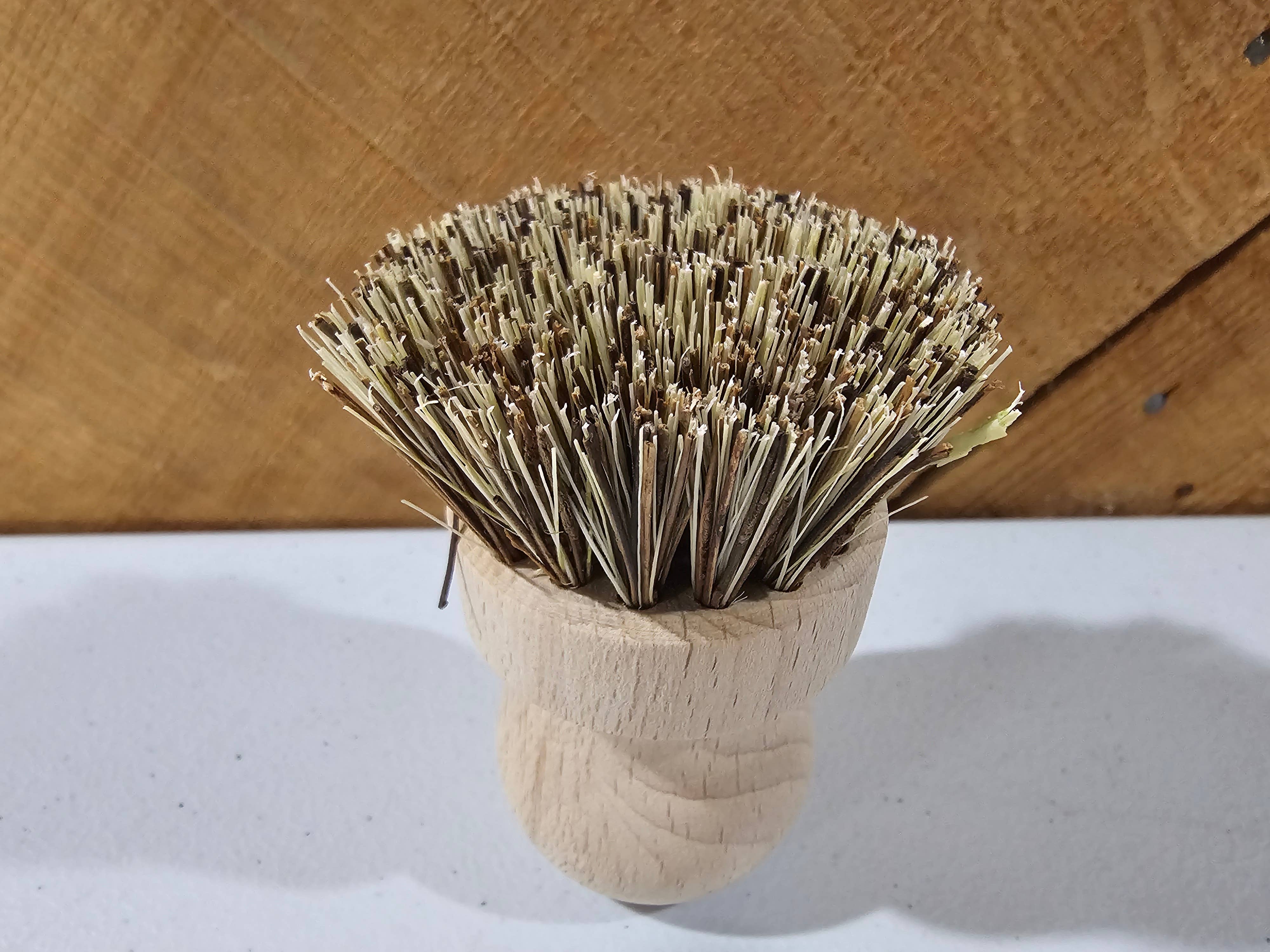 La Belle France - Wholesale Cleaning Brush - Beechwood Pan Brush with Sisal Bristles - Made in France4