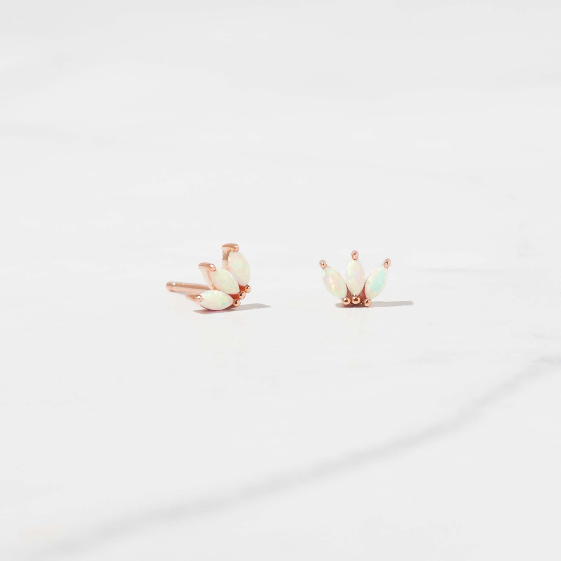 Sami Jewels - Wholesale Knopjes/oorstekers - Kleine oorstekers met opaalblaadjes3