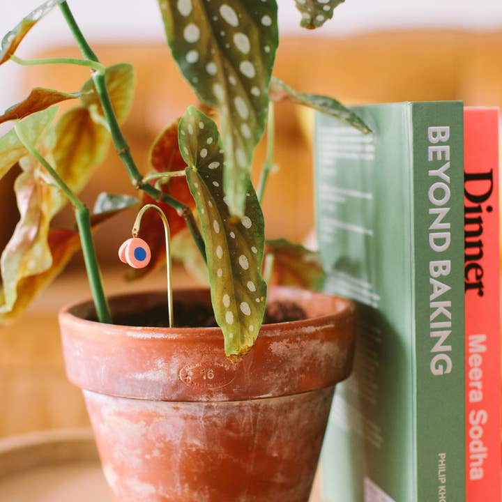 Twenty Two West - Wholesale Decorative Figurine - Tiny Plant Butterfly1