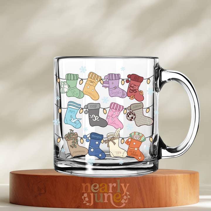 Tasse en verre de bas de Noël inspirés par Taylor Eras pour la vente par Nearly June Design Co
