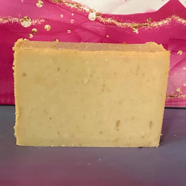 Boterachtige Maple Havermout en Honing voor wholesale door Squeaky Clean Luxurious Soaps