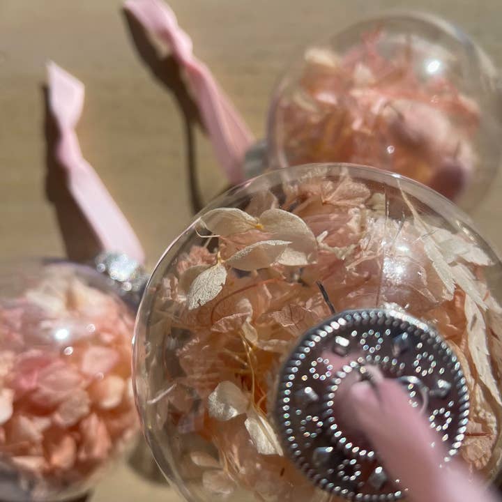 Moss and Magnolia - Wholesale Christmas Decoration - Opening Packages (Christmas Baubles)5