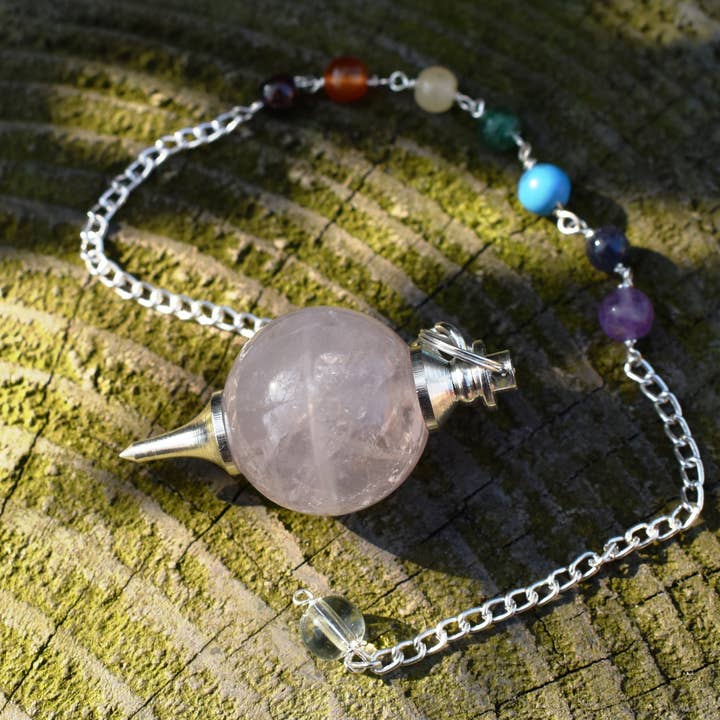 Rosenkvarts naturlig kristall ädelsten Dowsing pendel med chakra stenar för wholesale av Reiju