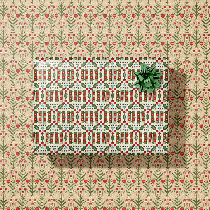 Dubbelzijdig cadeaupapier met hulstbloemen voor wholesale door re:mused studio
