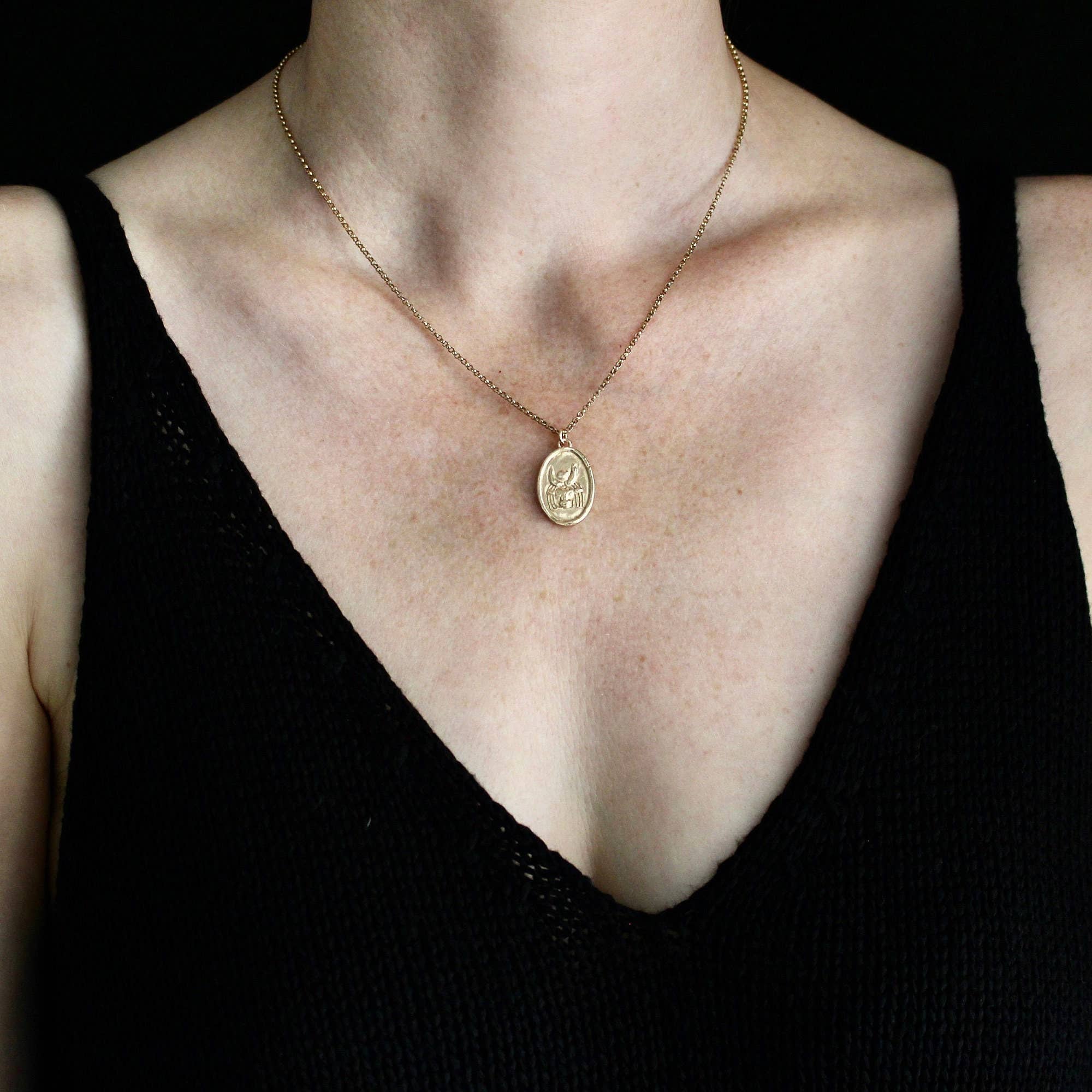 Vis a Vis Jewelry – wholesale Hänge-/berlockhalsband – Egyptisk gudinna Hathor-halsband1