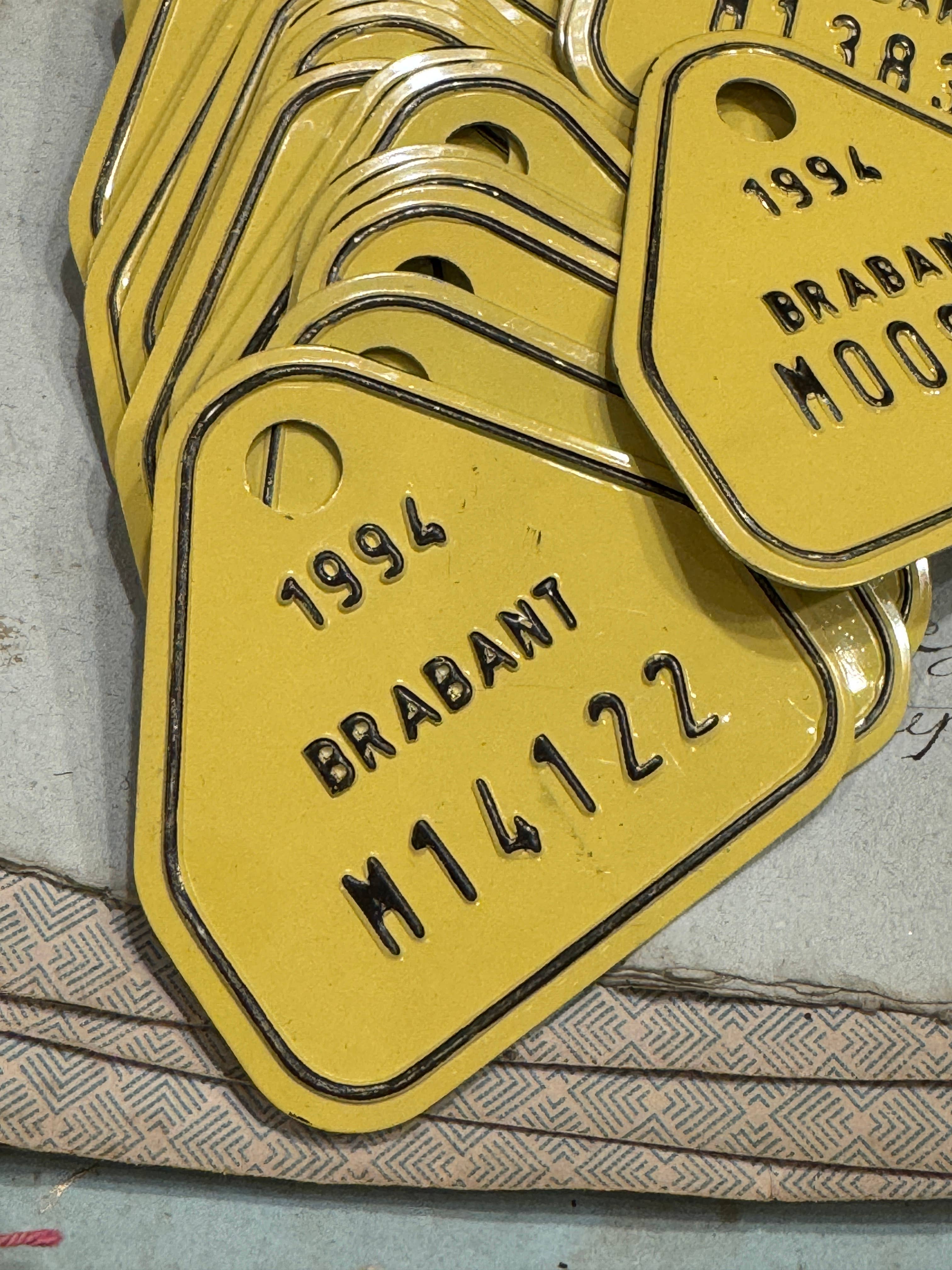 Monahan Papers - Venta al por mayor Material para manualidades - Placas de bicicleta vintage retro ORIGINAL amarillas de Bélgica1