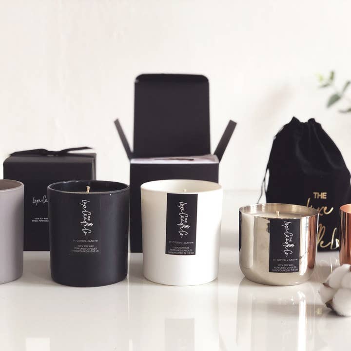 OUD. SIGNATURE-DUFTKERZE WÄHLE DEINE FARBE für den Großhandel von The Luxe Candle Co