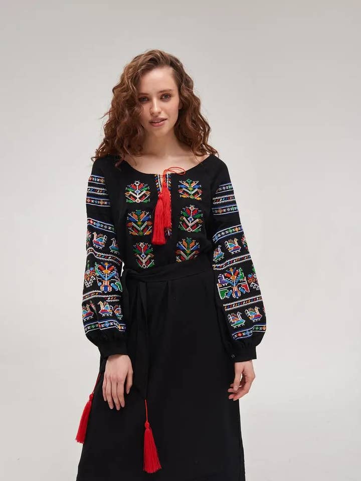 Broderet Kjole Podilska Sort for engroshandel hos Handmade Originals Ukraine