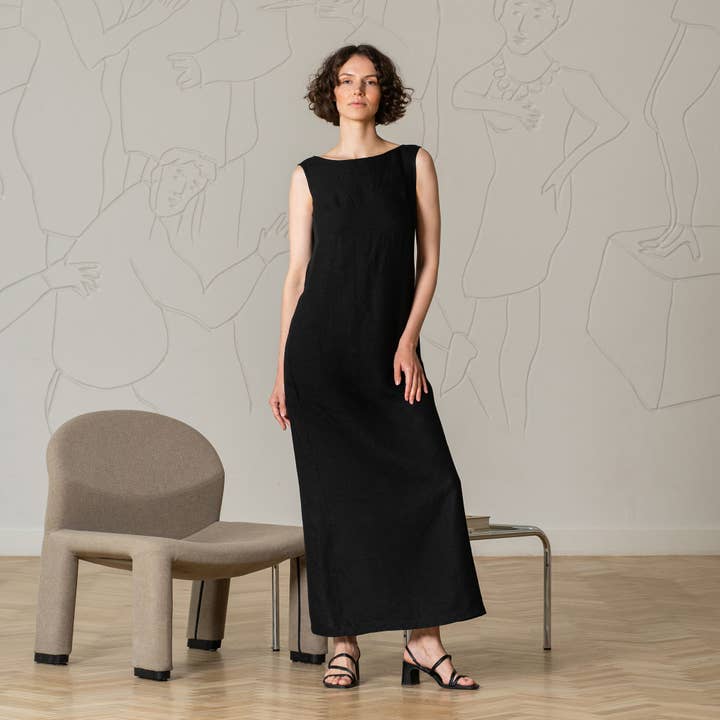 menique – Engroshandel Kjole - Dame – Linnen maxi kjole Stella med åben ryg - elegant rygfri kjole1