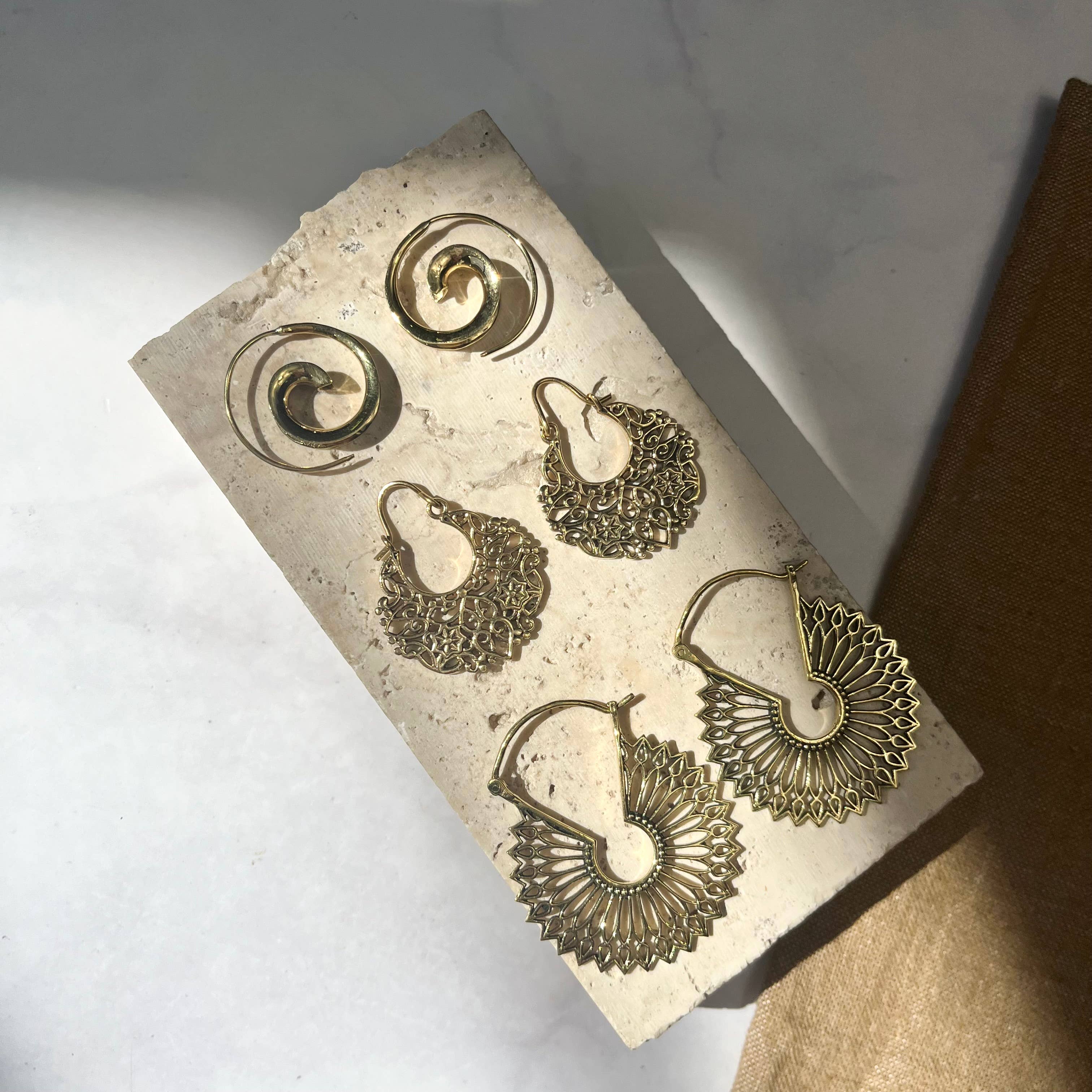 Vives de la Cortada S.L - Wholesale Hoop Earrings - Bronze earrings with spiral design2