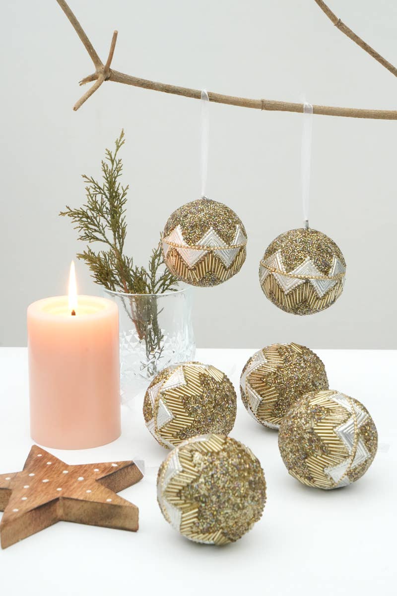 ExpoBazaar – Engroshandel Julepyntsæt – Moonlit Silver Glow Ornaments - Sæt med 60