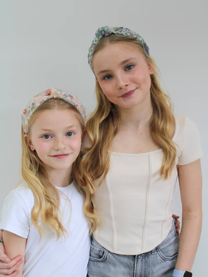 COMO BLAUWE HOOFDBAND MET PAILLETTEN voor wholesale door Laura Elizibeth Fashion Limited