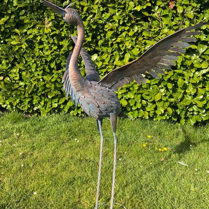 Marissa's Gifts - Wholesale Beeldje/beeldhouwwerk - Grote bronzen metalen reiger tuinsculptuur 107cm