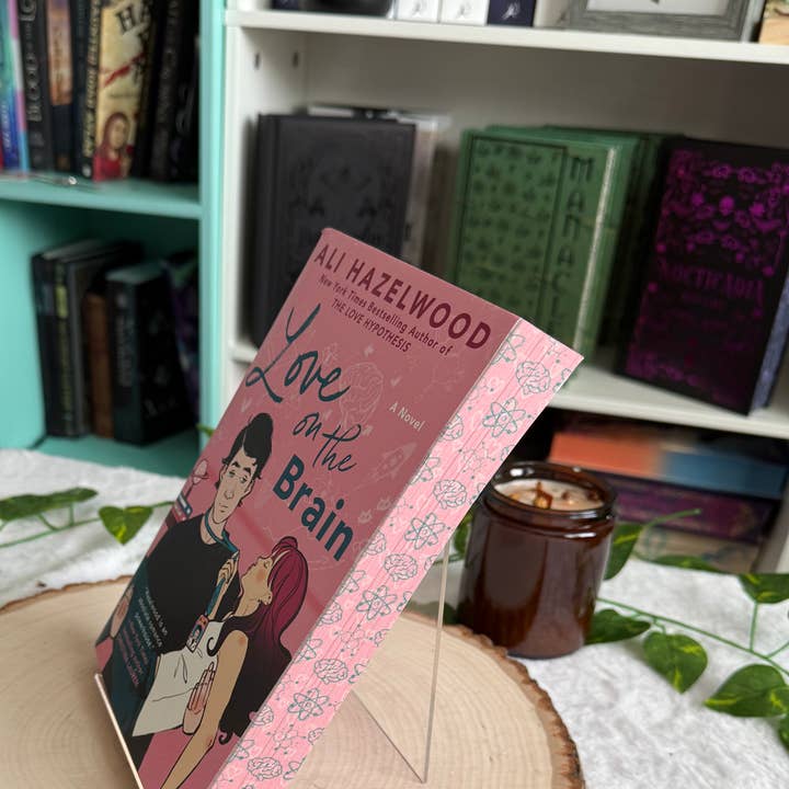 L'amour sur le cerveau pour la vente par Ink & Edge