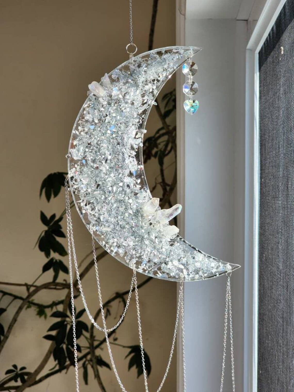 Grey Stone boutique – Engroshandel Solfanger – Moon suncatcher med krystal til væg, regnbueskaber7