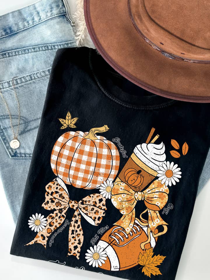 BT2563-T Haut à manches courtes avec imprimé graphique sur le thème de l'automne pour femmes pour la vente par BouTeeQue Closet