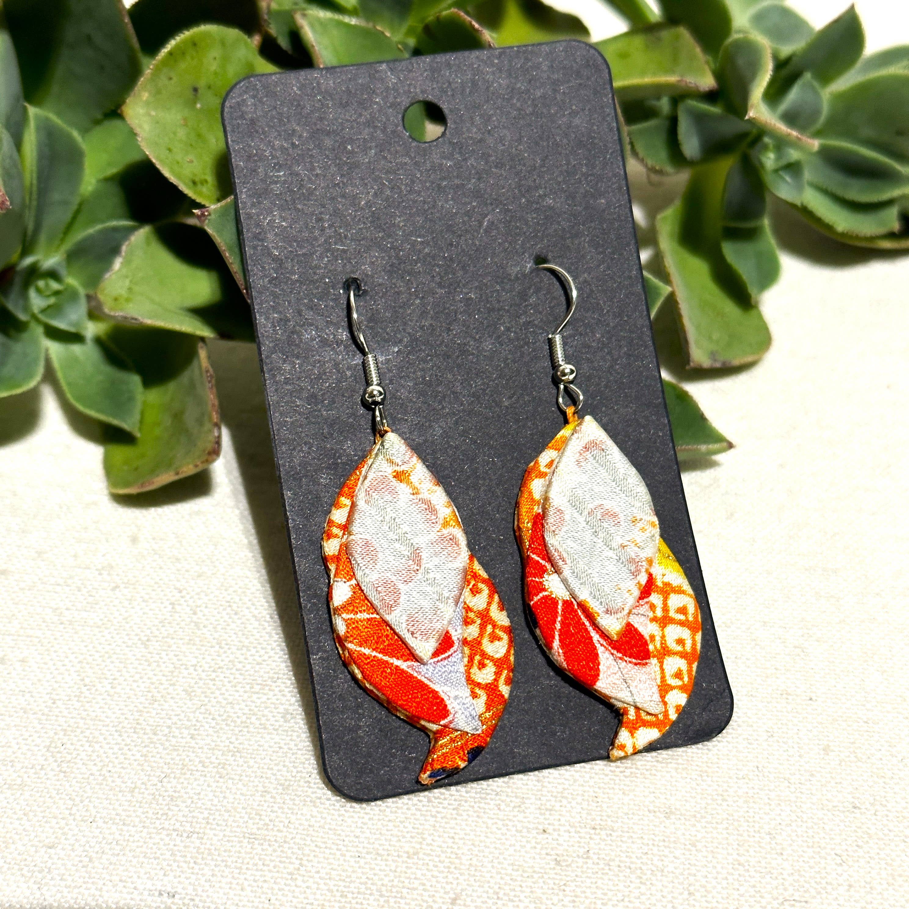 Sophie Silks - Wholesale Hangende/ronde oorbellen - Hangende kimono-oorbellen in visvorm5