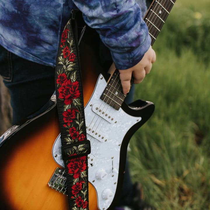 Gradzo - Wholesale Guitar strap – Unisex - Red Roses Woven Guitar Strap7
