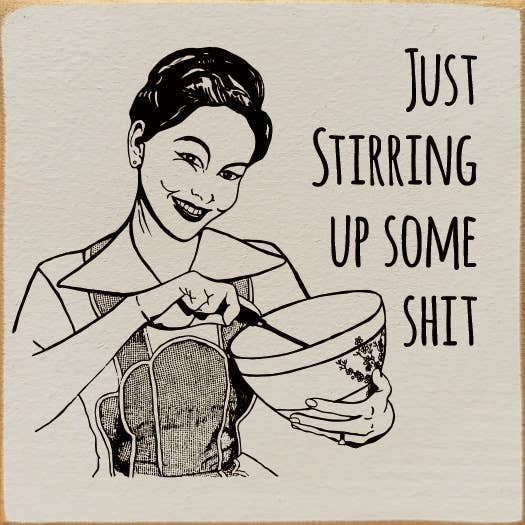 SAWDUST CITY - Wholesale Bord/bordje - Ik ben gewoon wat rotzooi aan het aanwakkeren. (retro roerende vrouw) Houten bord8