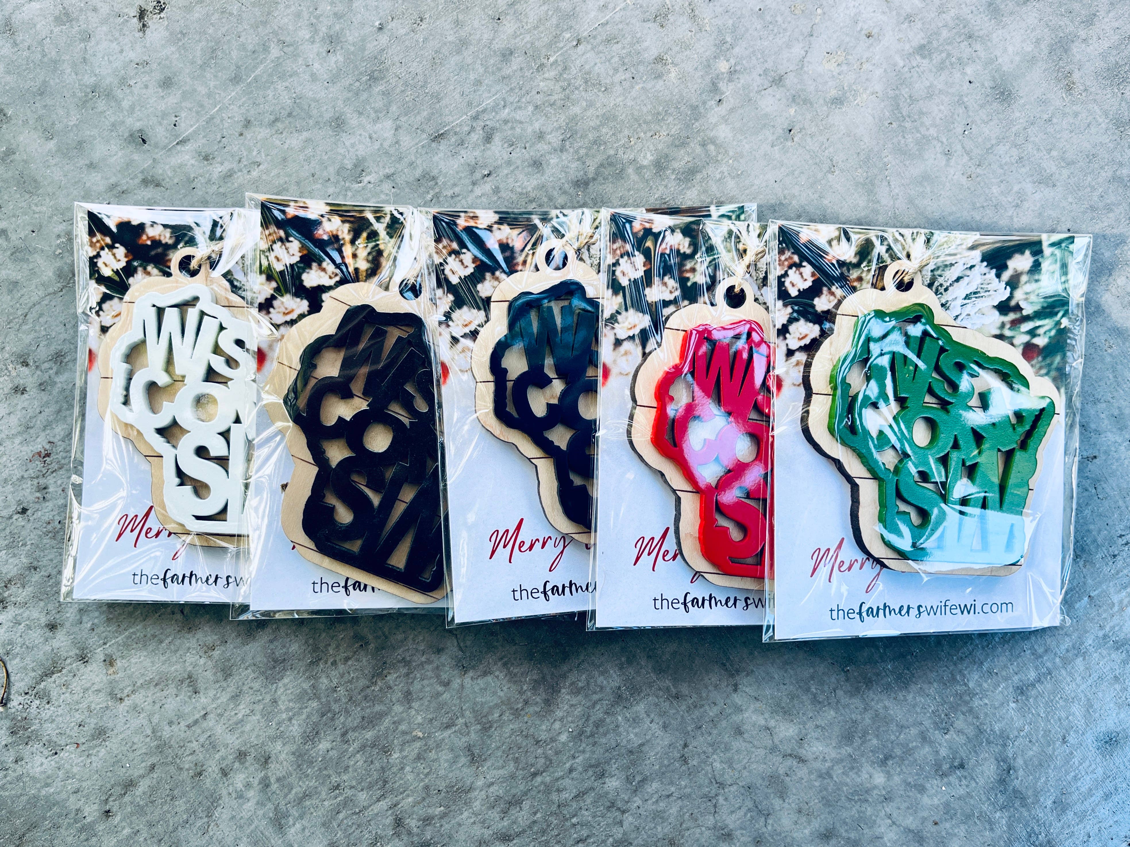 The Farmer's Wife - Wholesale Ornament - Wisconsin kerstornament | Wisconsin Red5