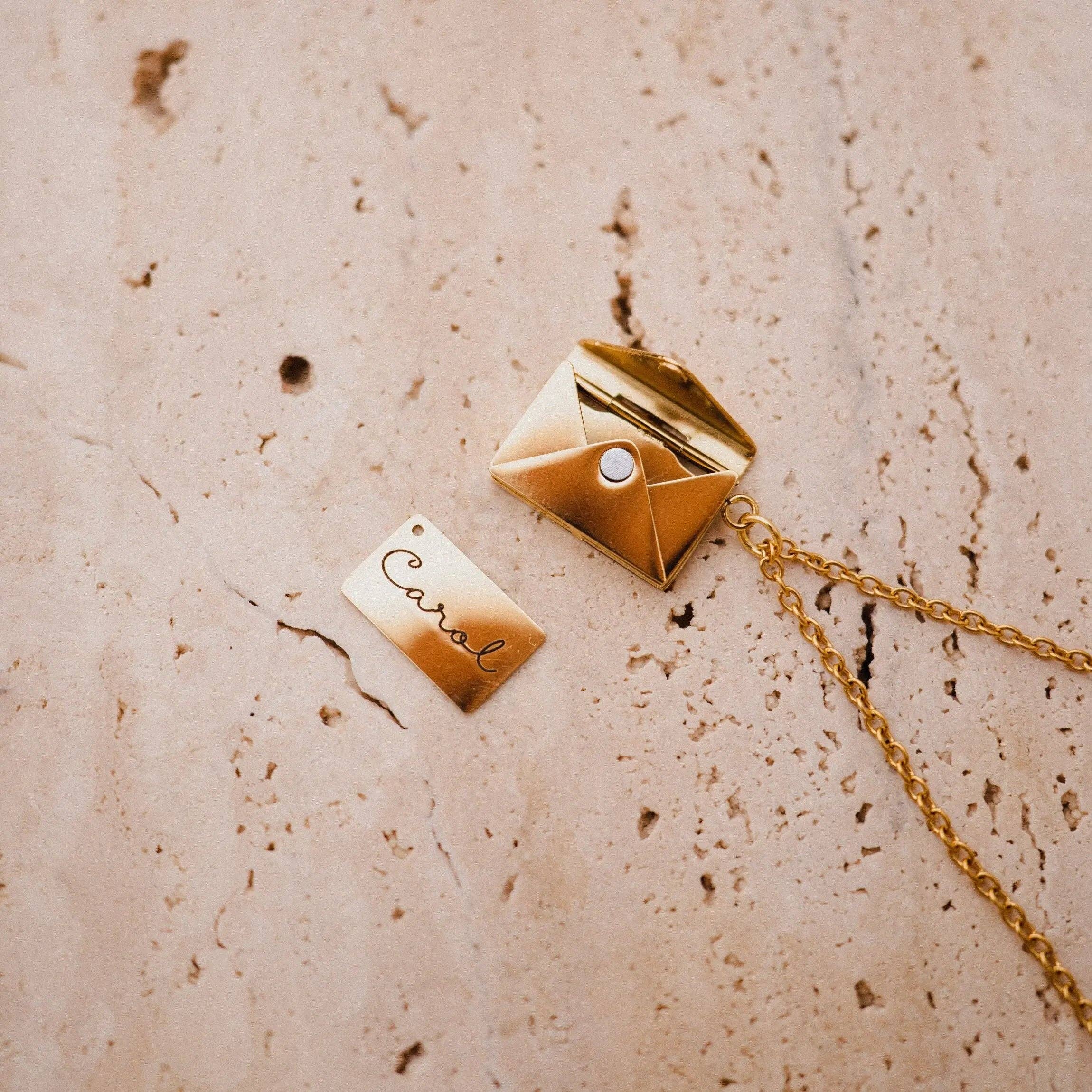 PHOEBE´S – Engroshandel Halskæde med vedhæng – Personlig Halskæde, Indgraveret Vedhæng, Personlig Gave1