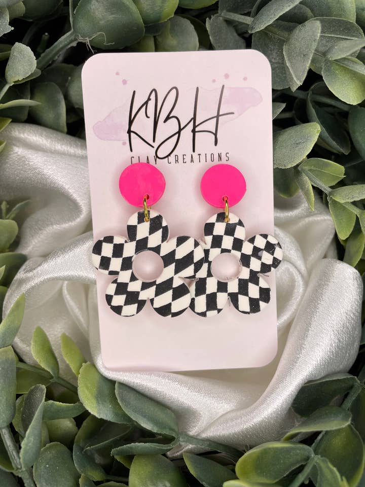 Hängeohrringe aus Ton mit karierten Blumen für den Großhandel von KBH CREATIONS