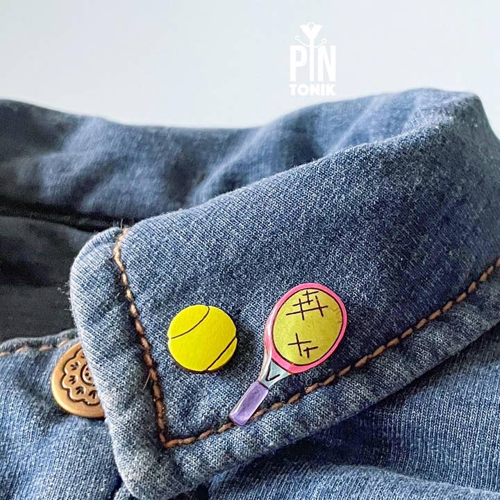 Tennis Reversnåle - Neon Ketcher & Bold Nål Sæt for engroshandel hos PinTonik