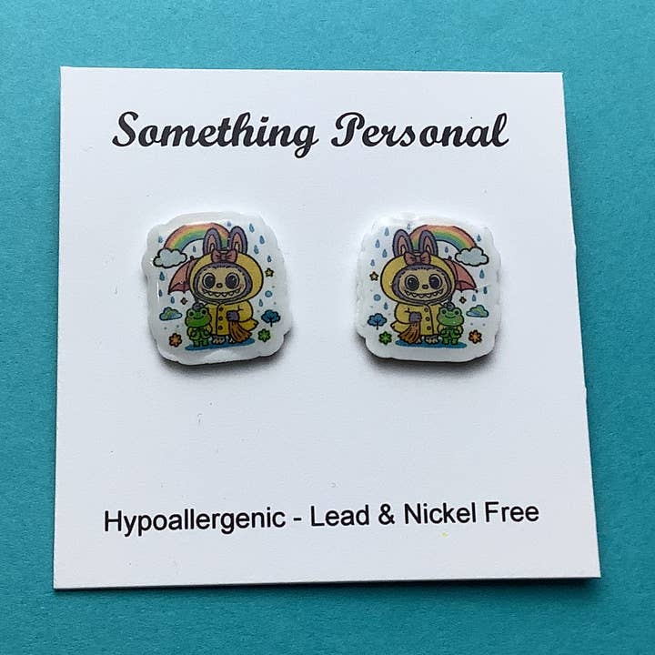 Pendientes inspirados en el pequeño monstruo de día lluvioso para venta al por mayor de Something Personal