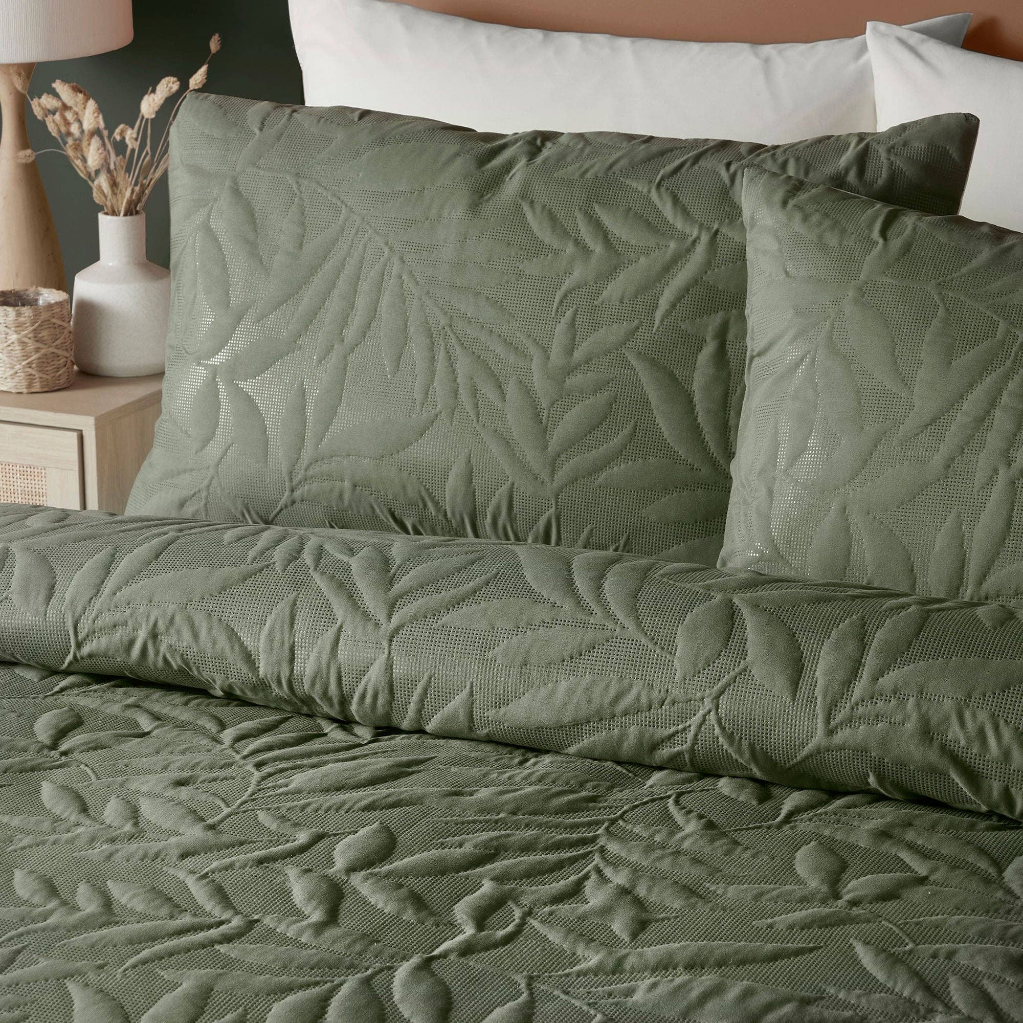 UW Home – wholesale Bedding set – Luana Duvet Cover Set by Serene in Dark Green1