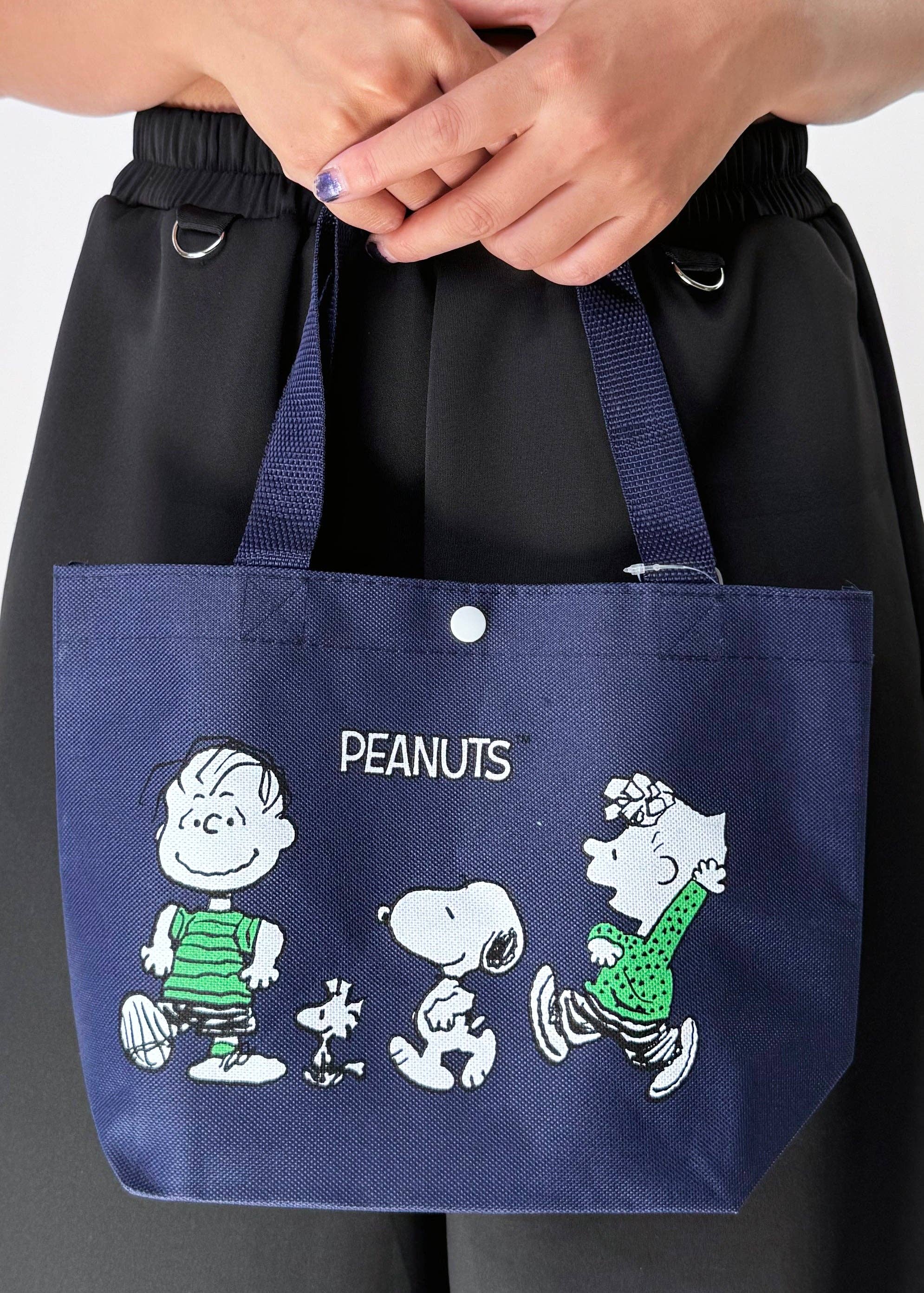 LASR – wholesale Lunch bag/box – Peanuts Snoopy and Friends Canvas Navy Lunch Tote1