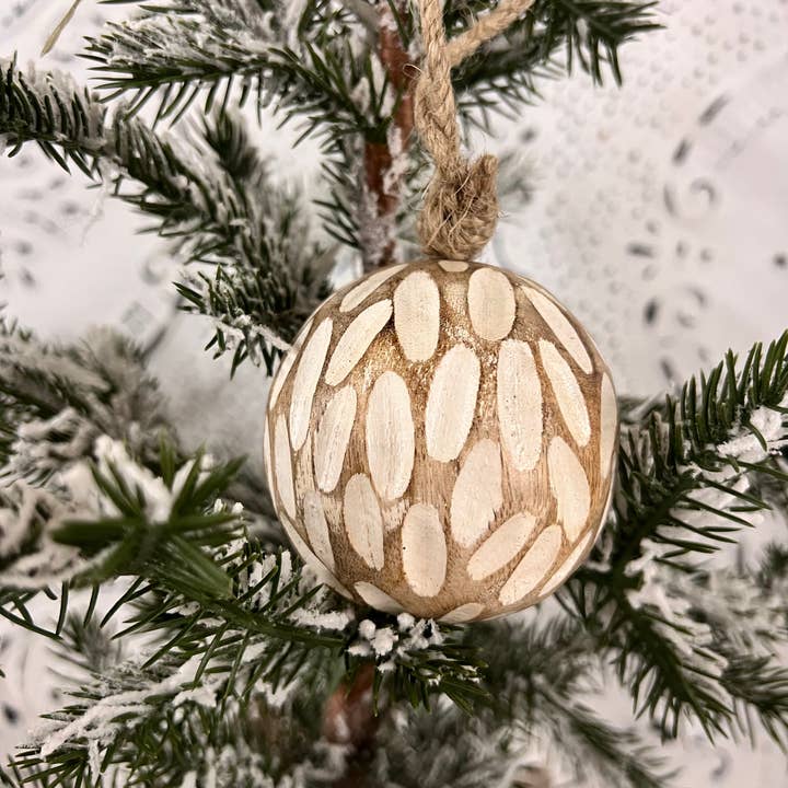 Wholesale Home Decor – Großhandel Verzierung – Dekokugel zum Aufhängen, geschnitzt, Mangoholz, 6,4 cm