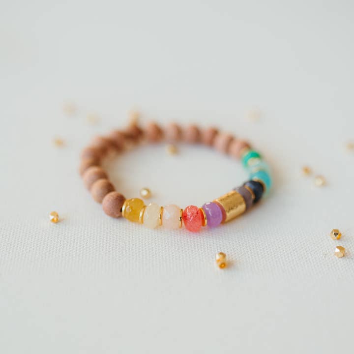 Zachte regenboogdiffusarmband, veelkleurige regenboog met kralen voor wholesale door Kelsey O’Brien Designs