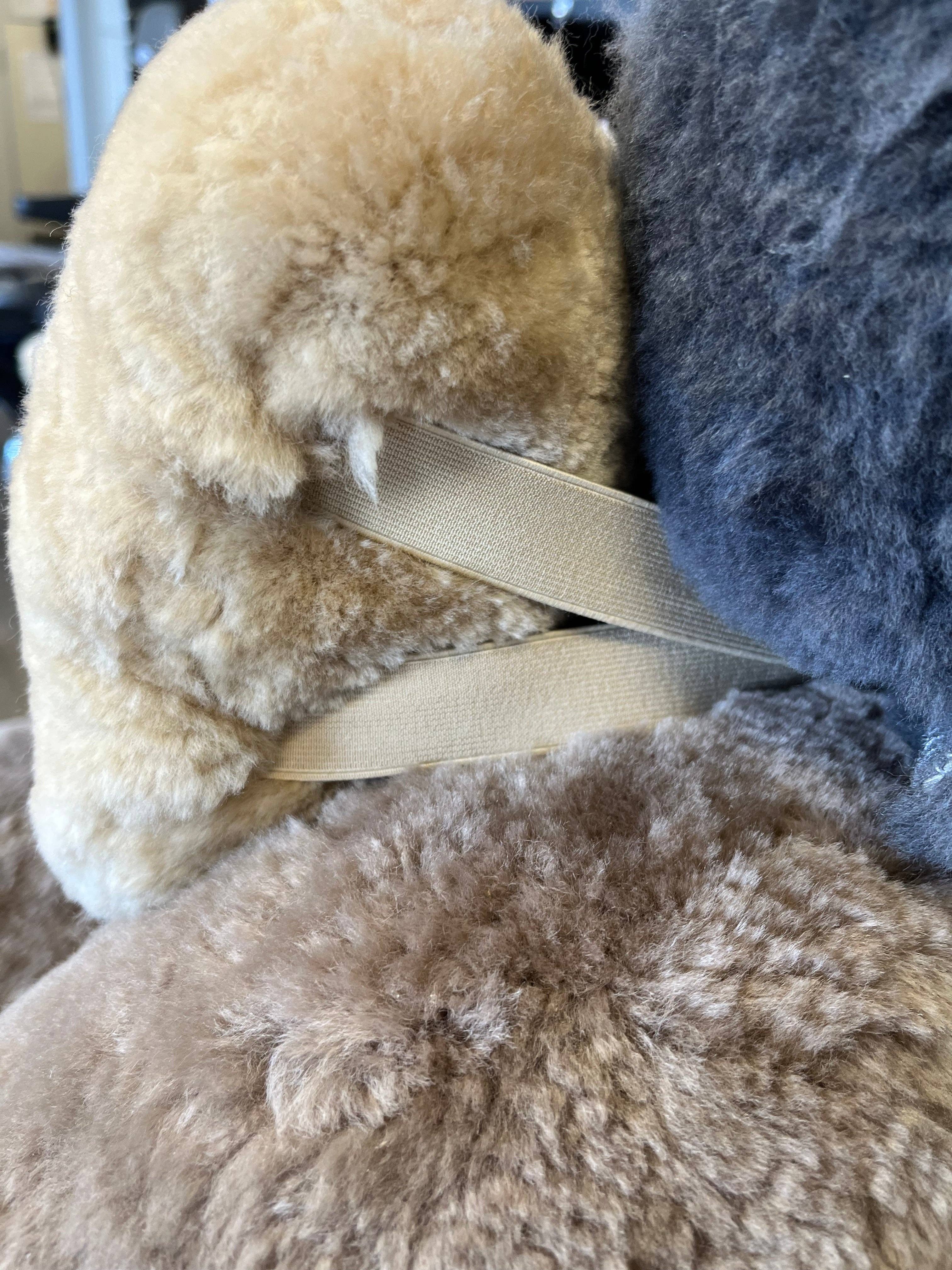 SuperLamb Footwear – wholesale Travel pillow – Sheepskin Headrest Neck Pillow9