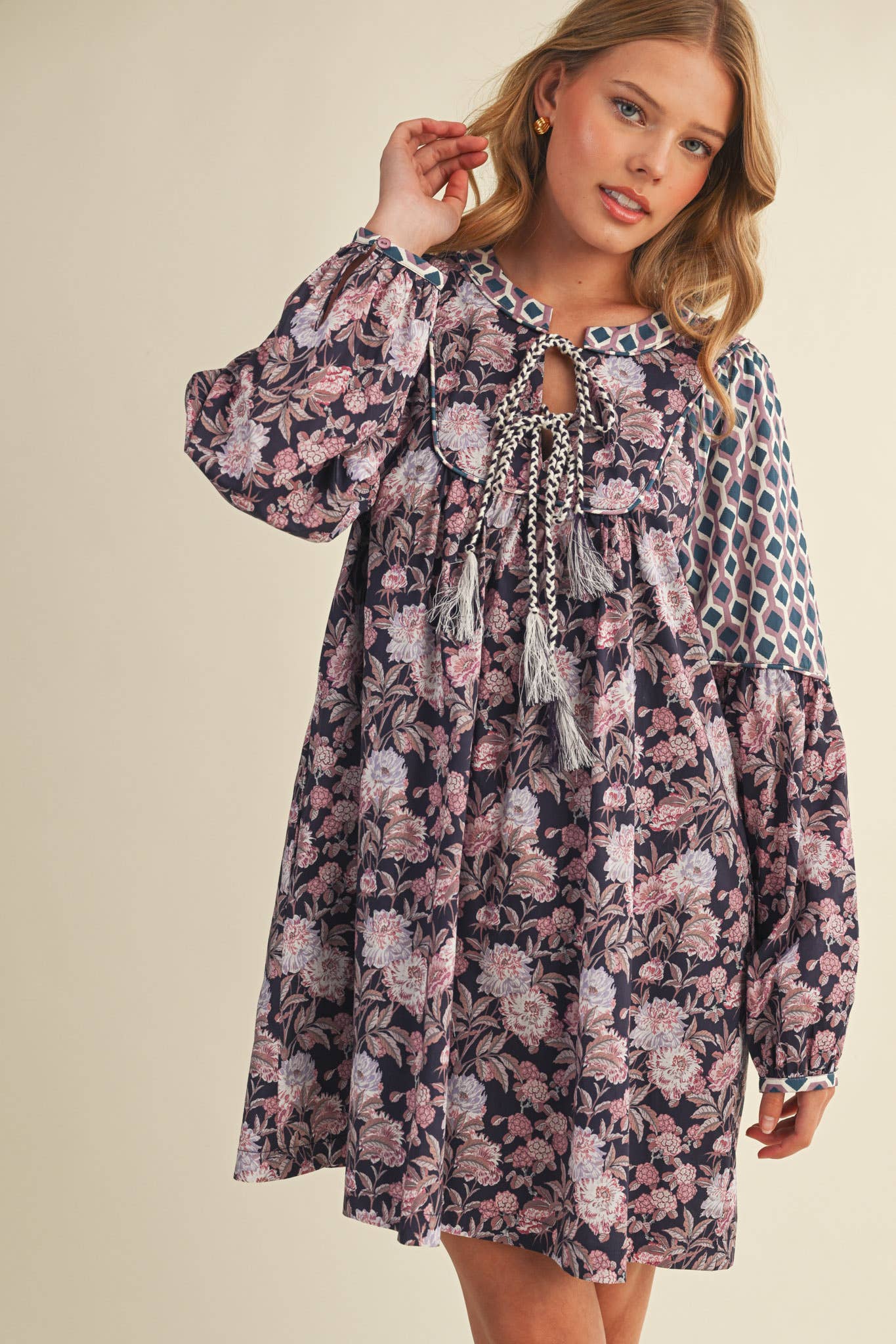 &MERCI - Wholesale Dress - Women's - FLORAL CONTRAST SLEEVE MINI DRESS MDR41693