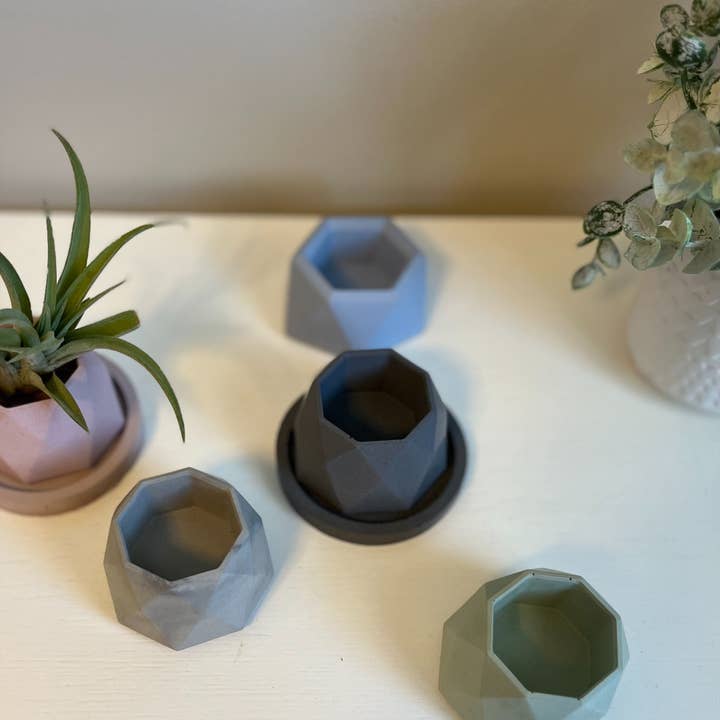 Joyful Lotus - Wholesale Plant Pot - Geometric concrete vessel