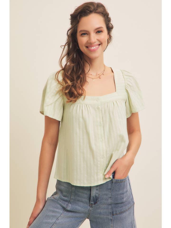 in february – Großhandel Bluse – Damen – BLUSE MIT STRUKTURIERTEM STOFF UND VIERKANT-AUSSCHNITT MIT KNOPFLEISTE