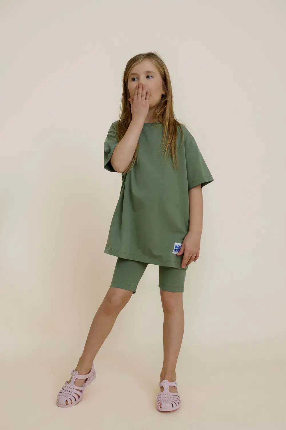 Kaki T-SHIRT SIMPLE SURDIMENSIONNÉ EN COTON BIOLOGIQUE en vente sur Faire0