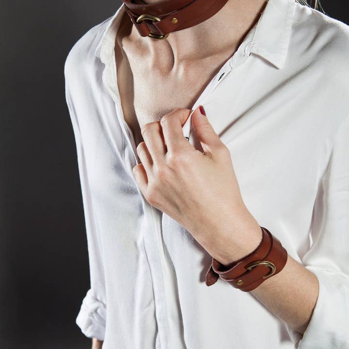 Notch Leather Goods – Engroshandel Bælte - Dame – Brune lædermanchetter og læderkrave