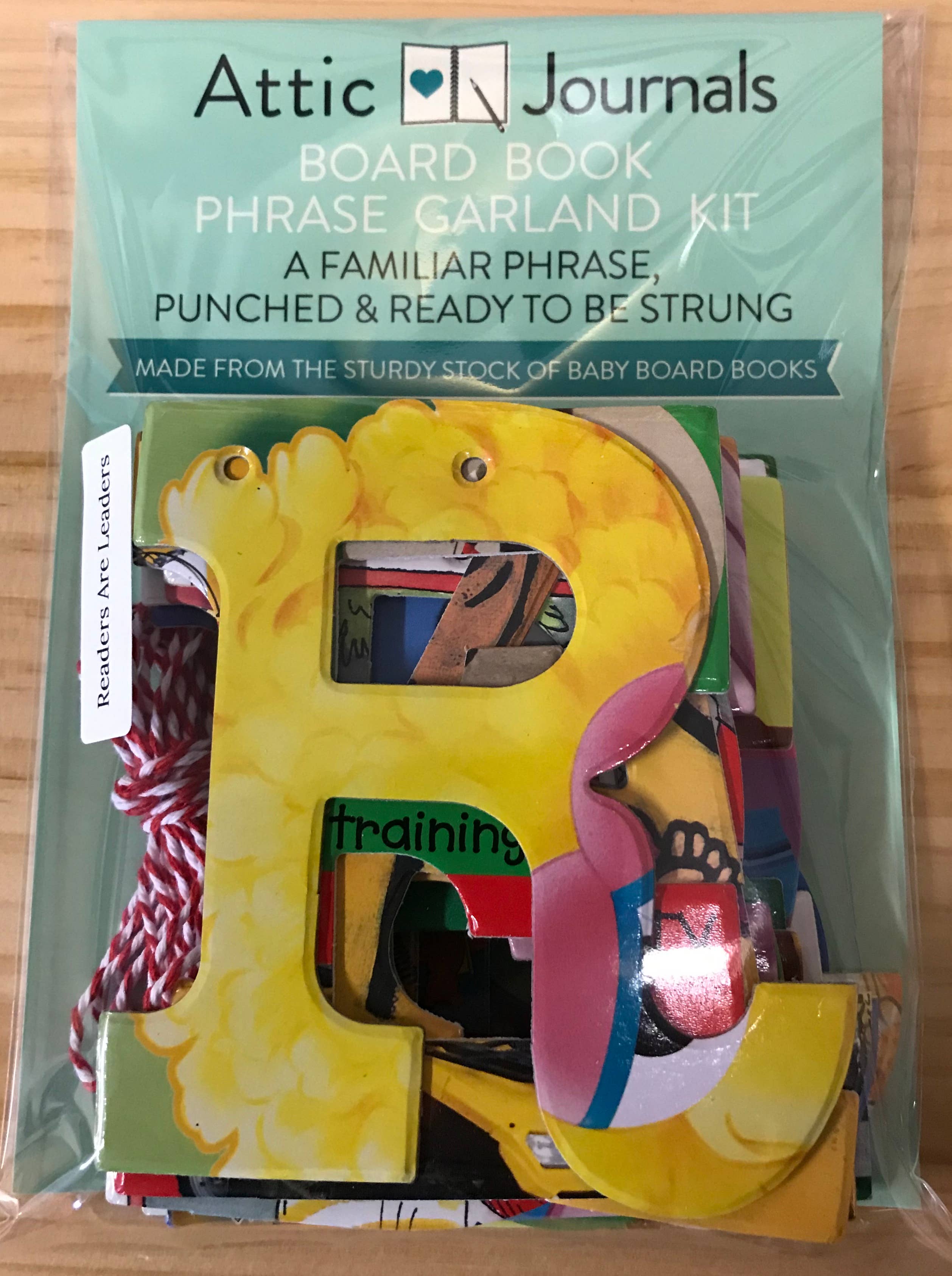 Attic Journals - Wholesale Bunting/Garland - Phrase Garlands - READERS ARE LEADERS2