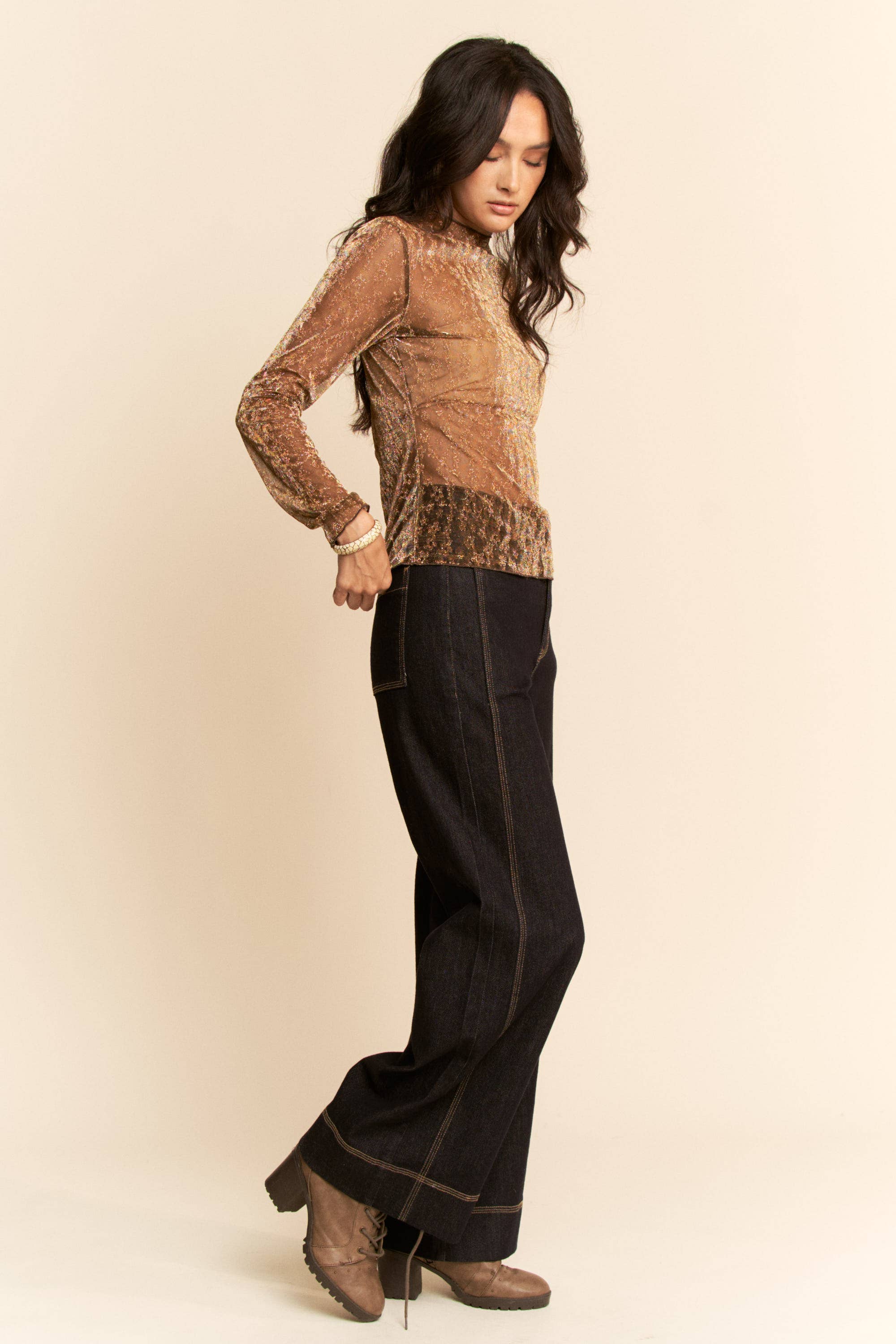 Davi & Dani - Vendita all'ingrosso Top in maglia - Donna - TOP A MANICHE LUNGHE IN TESSUTO METALLICO TRASPARENTE PLUS18