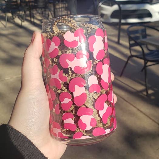 Tasse en verre à imprimé léopard pour la vente par Happy Little Star Shop