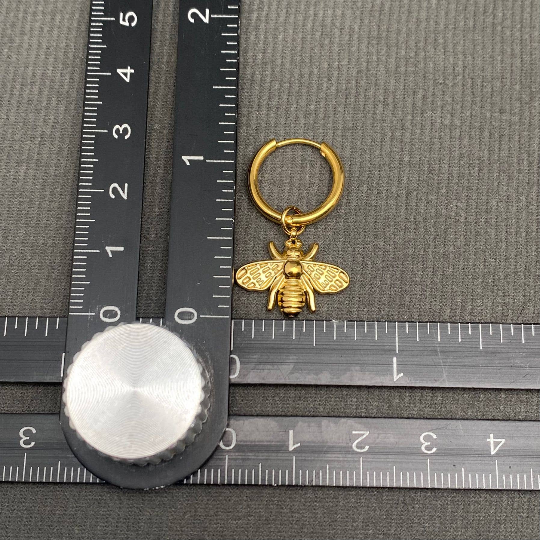 Mio Queena - Wholesale Huggie Earrings - Bee Pendant 18K Gold Plated S.Steel Huggie Earrings - FGS3