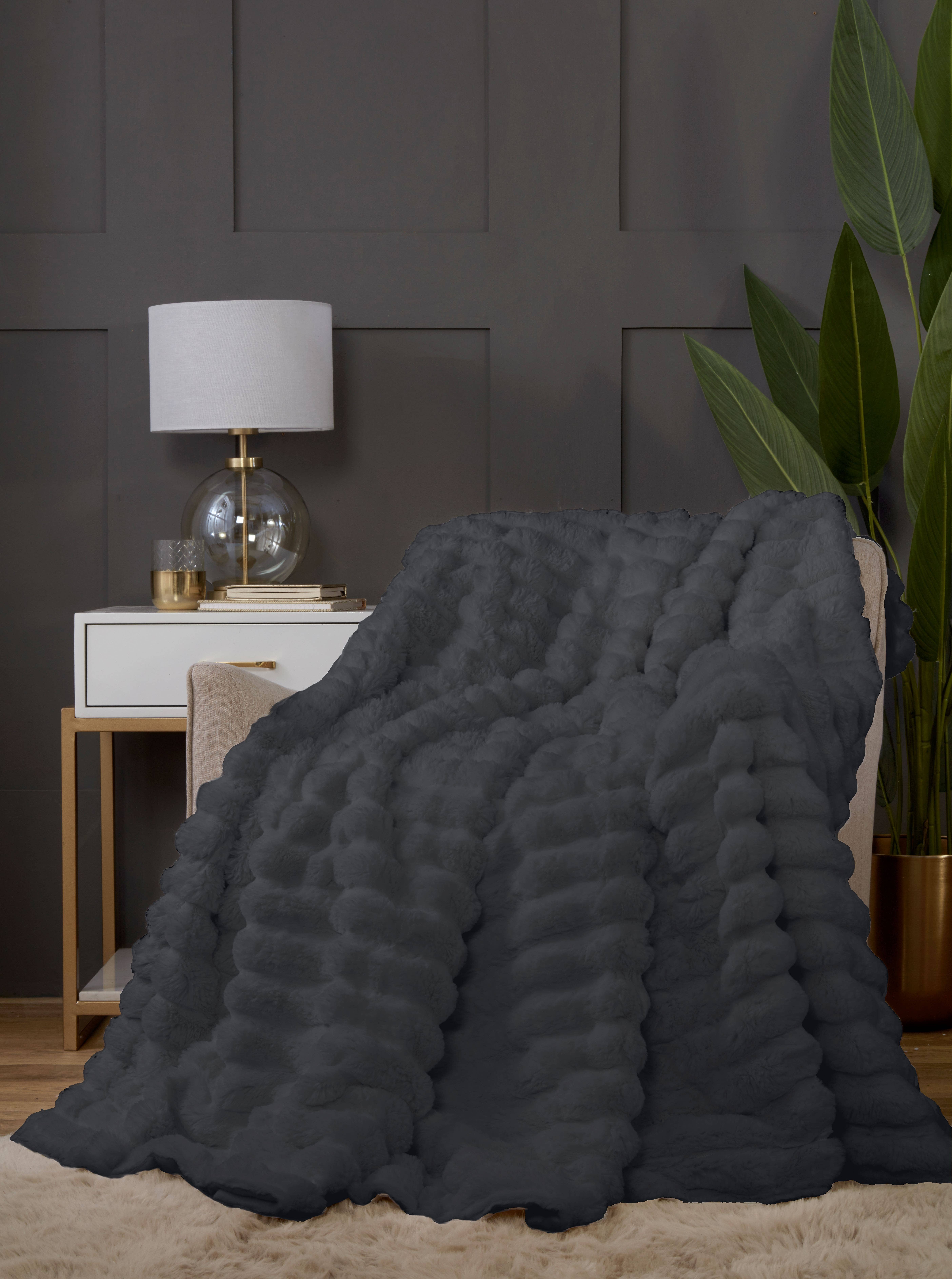 Rapport Home Furnishings Limited - Wholesale Throw blanket - Rabbit Fur Polyester Soft Plush Cuddly Cozy Blanket Throw2