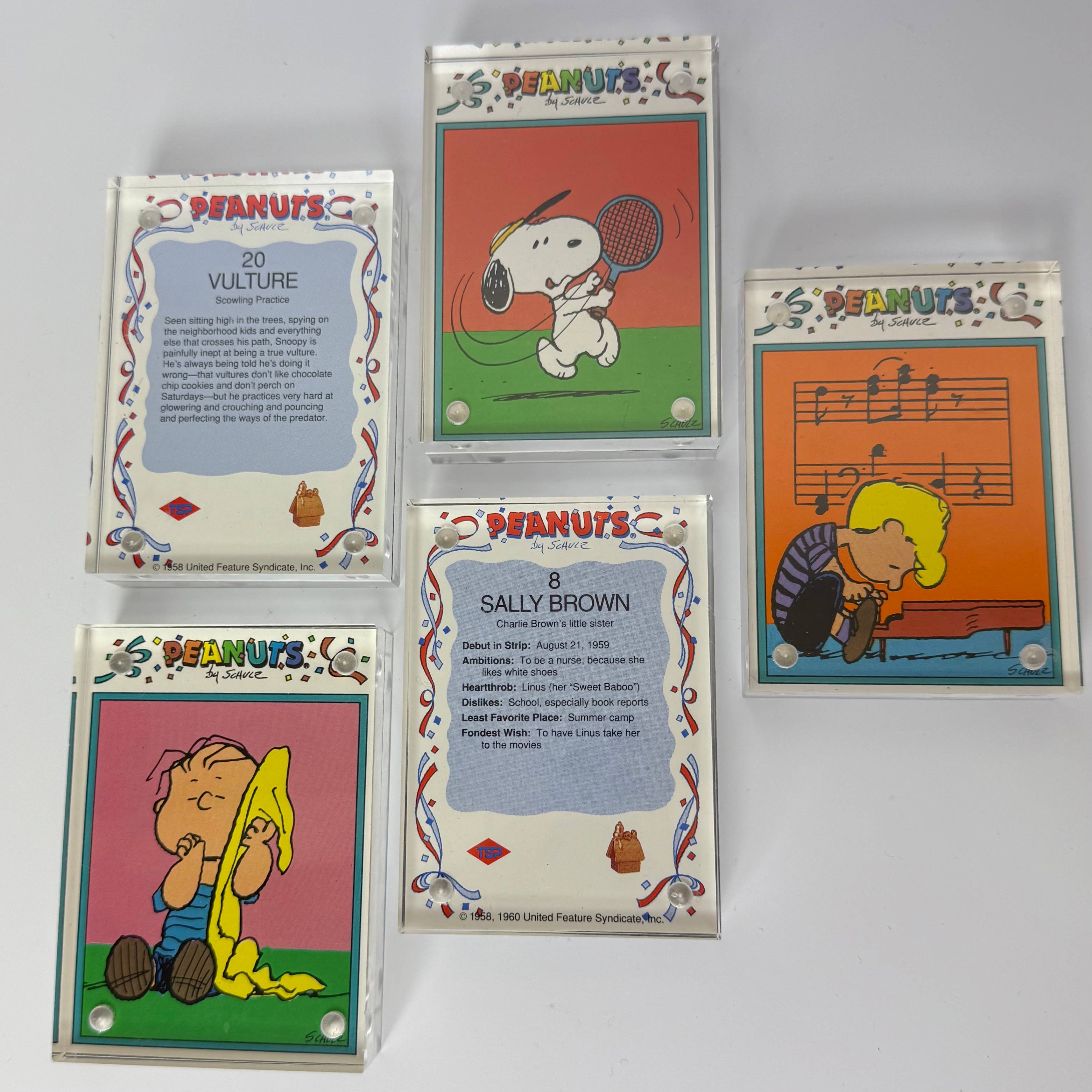 The Mustache Cat Made - Vente Affiche d'art - Cartes à échanger encadrées vintage Snoopy + Peanuts1