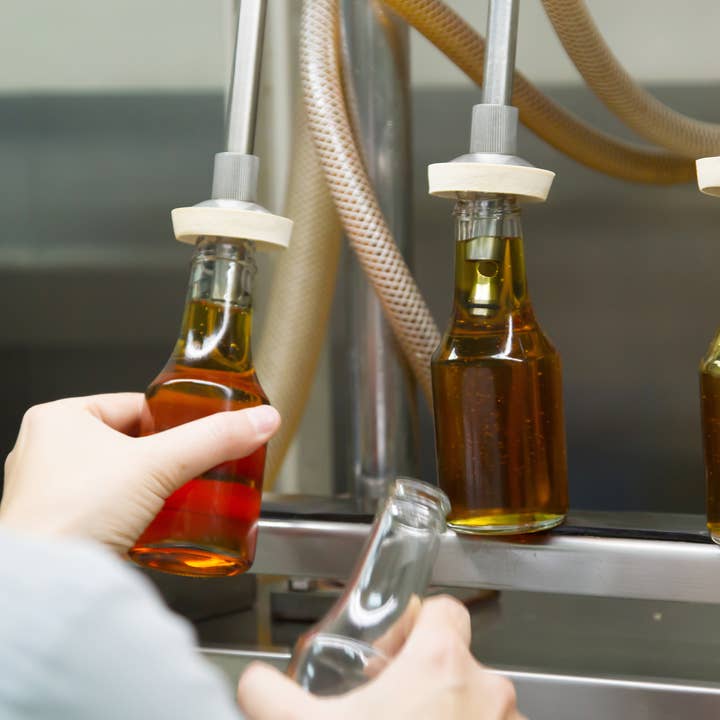 Japan Artisans - Wholesale Cooking oil - Henko–Roasted Golden Sesame Oil 140g | Kyoto, Japan14