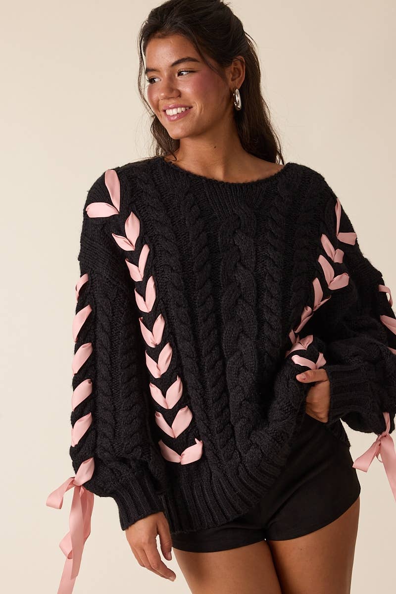 NOIR PULL EN MAILLE CÂBLÉE À MANCHES LONGUES AVEC RUBAN ROSE PÂLE en vente sur Faire0