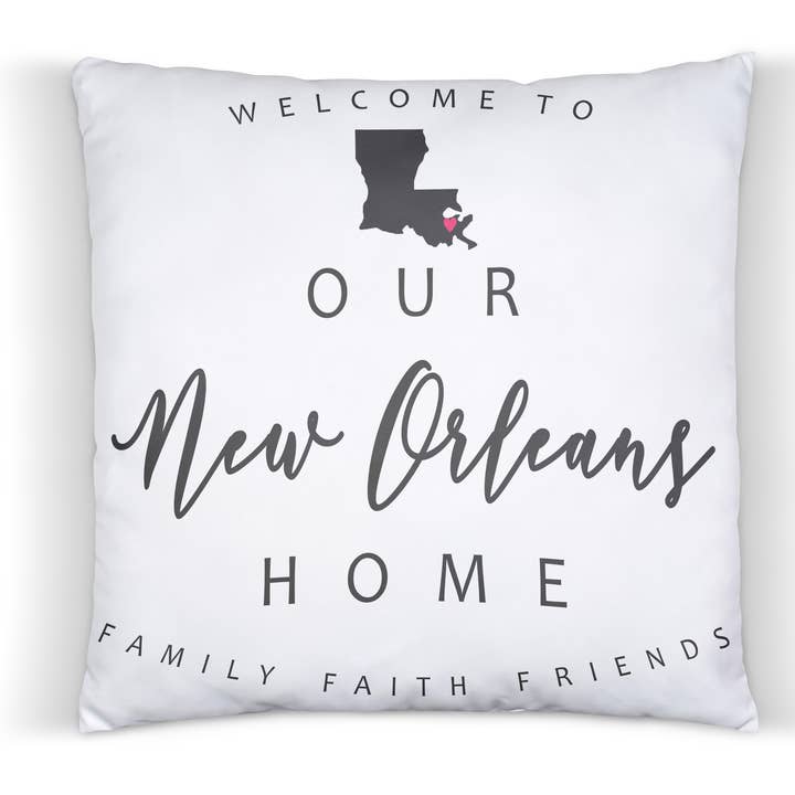 Coussin décoratif « Welcome to Our New Orleans Home » de 16 x 16 po pour la vente par Distinctive Design Wholesale