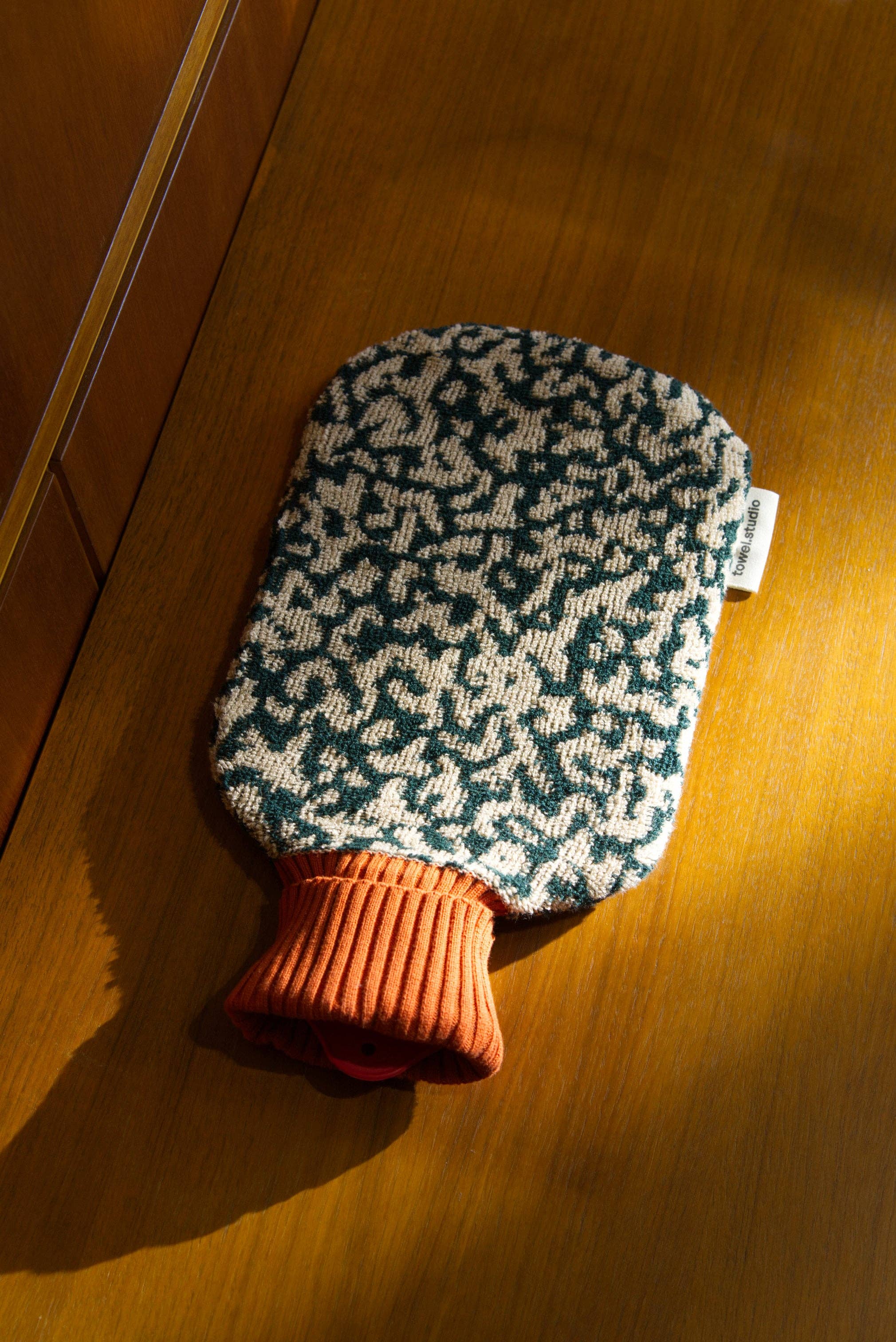 towel.studio - Wholesale Hot/Cold Compress - Noisy Camo Hot Water Bottle | Kelp Forest | Large (2 Liter)3