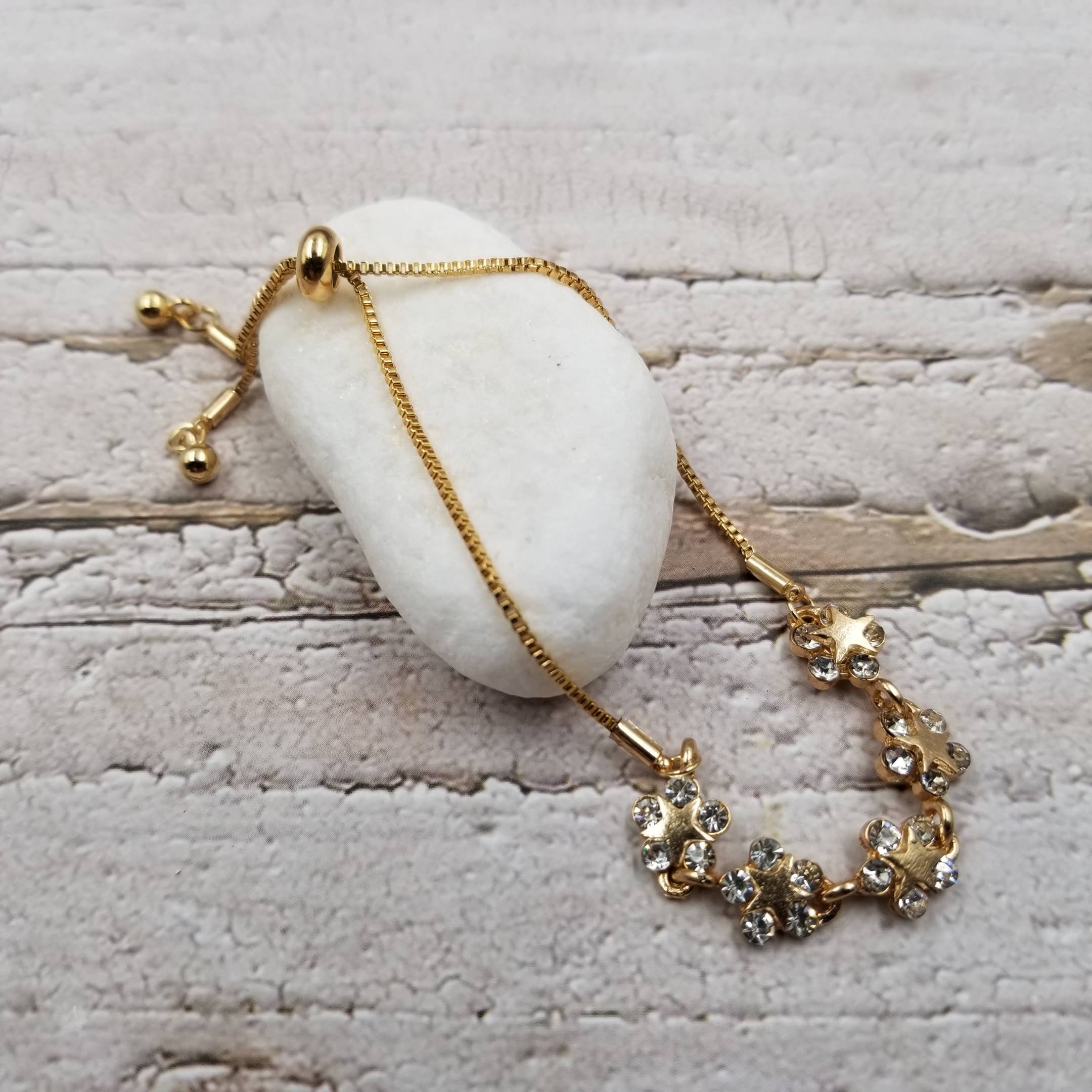 Treasure Wholesale – Engroshandel Armbånd med vedhæng – Flower Gold Justerbar Slider armbånd1